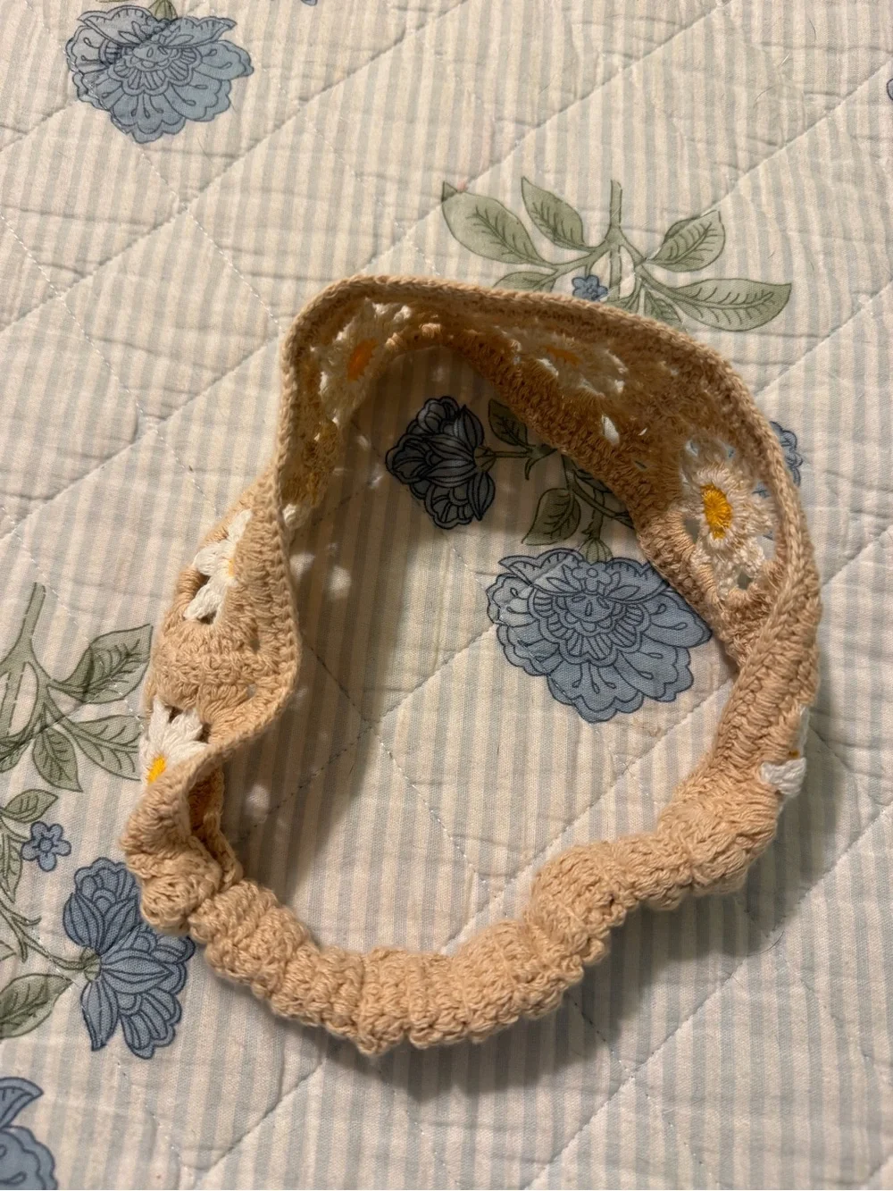 Crocheted Daisy Headband in Beige and White
